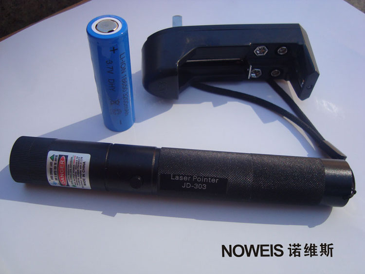 緑 レーザーポインター 300mw 高出力 激安！